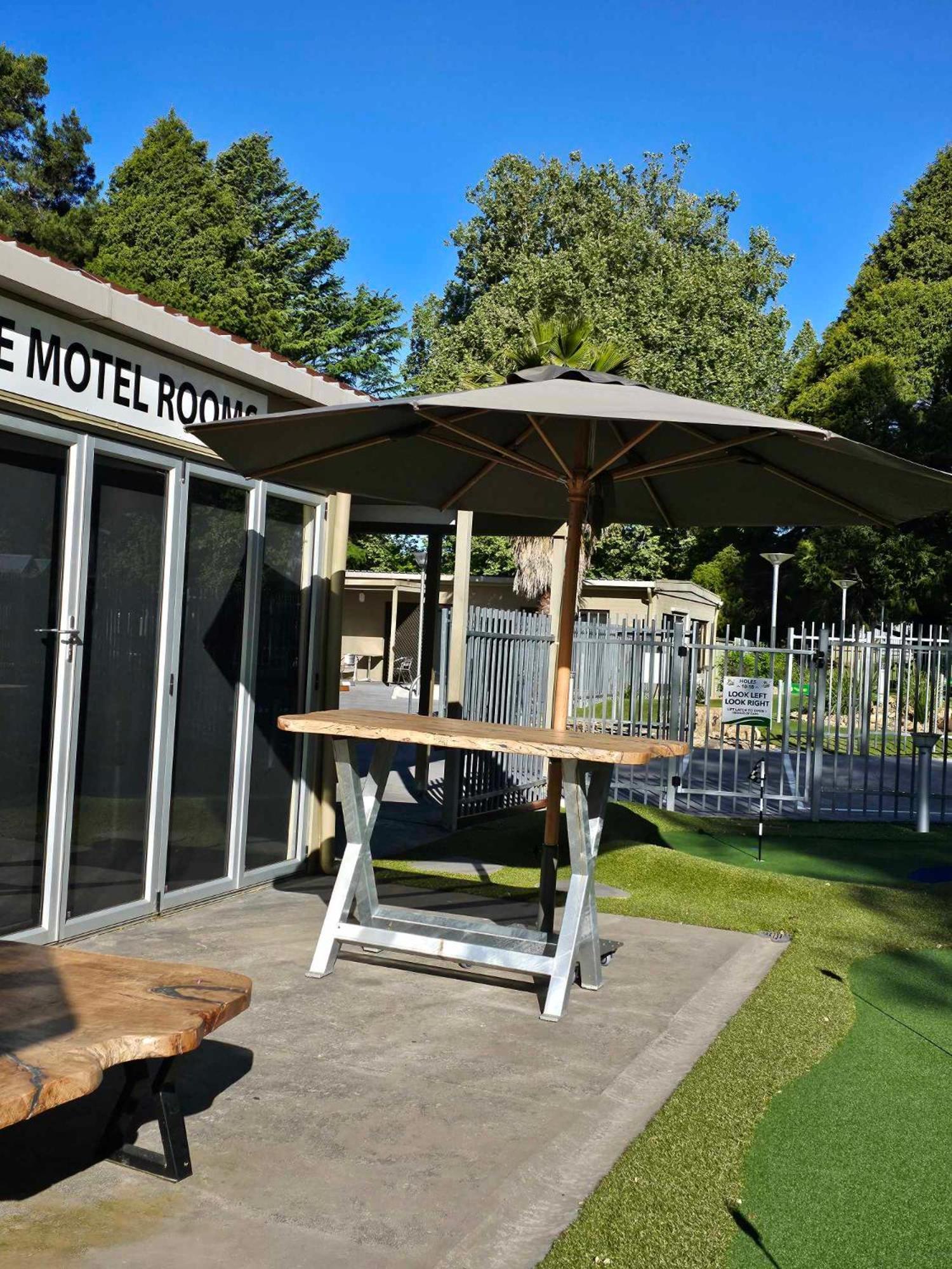 The Bright Motor Inn Bagian luar foto