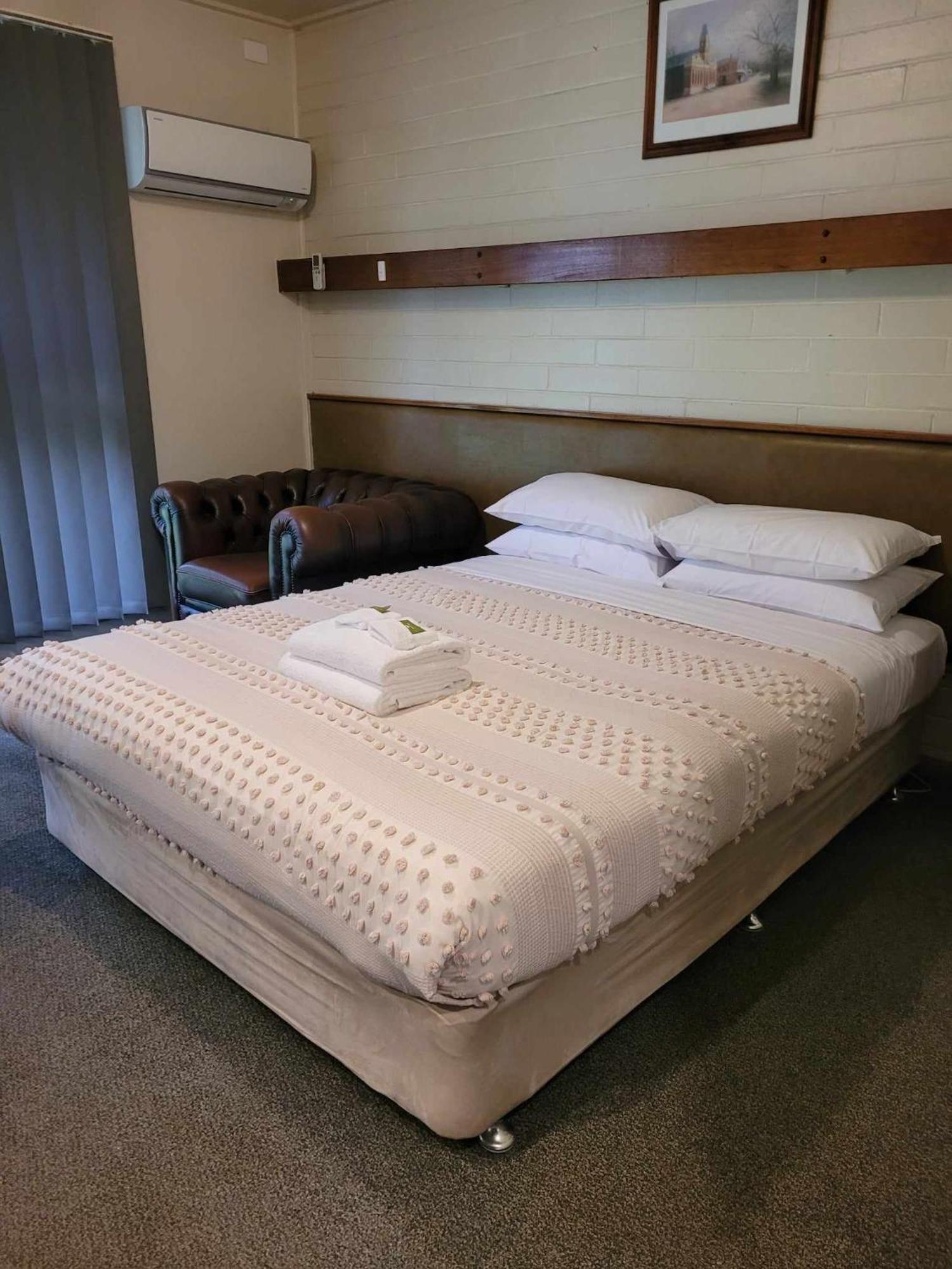 The Bright Motor Inn Bagian luar foto