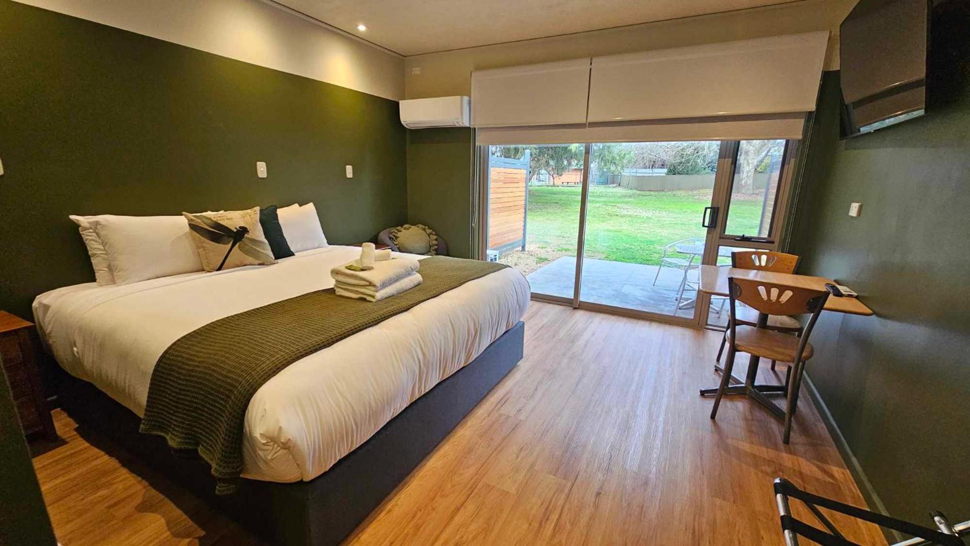The Bright Motor Inn Bagian luar foto