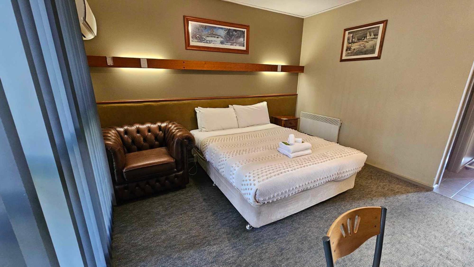 The Bright Motor Inn Bagian luar foto