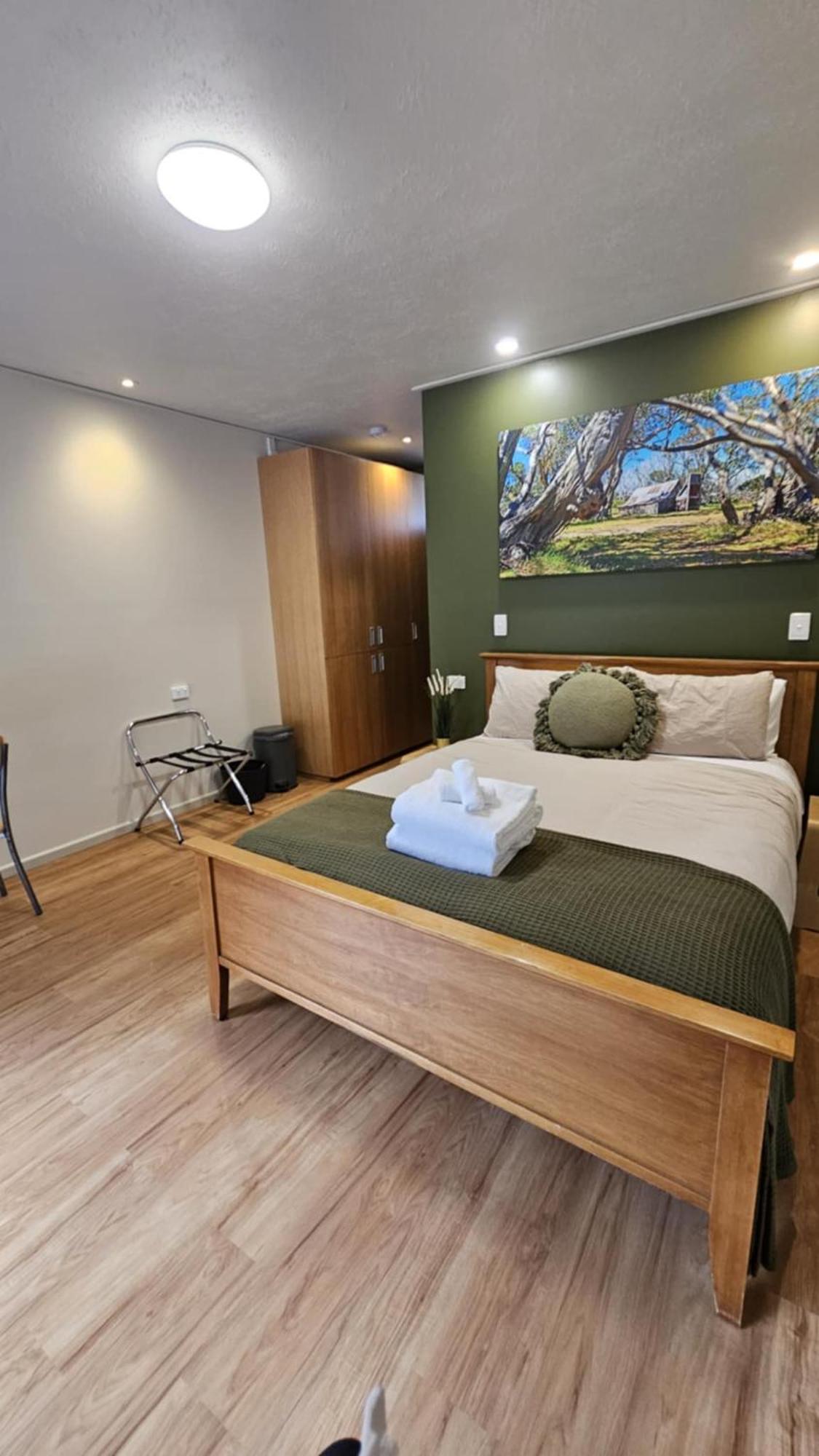 The Bright Motor Inn Bagian luar foto